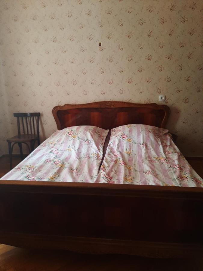 Hotel In Chiatura ภายนอก รูปภาพ